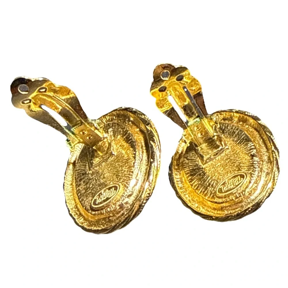 Vintage Trifari Retro Faux Pearl and Gold Tone Oval Clip On Earrings J15-25